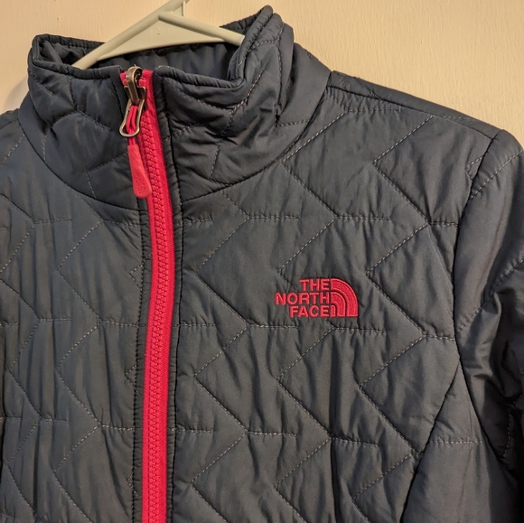 The North Face Jacket - Picture 2 of 7